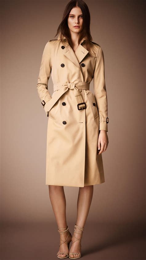 The Long Kensington Heritage Trench Coat in Honey